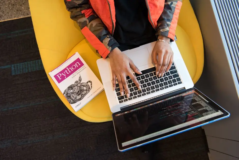 Siapa Mentor atau Komunitas yang Cocok untuk Pemula agar Belajar Coding Lebih Terarah?